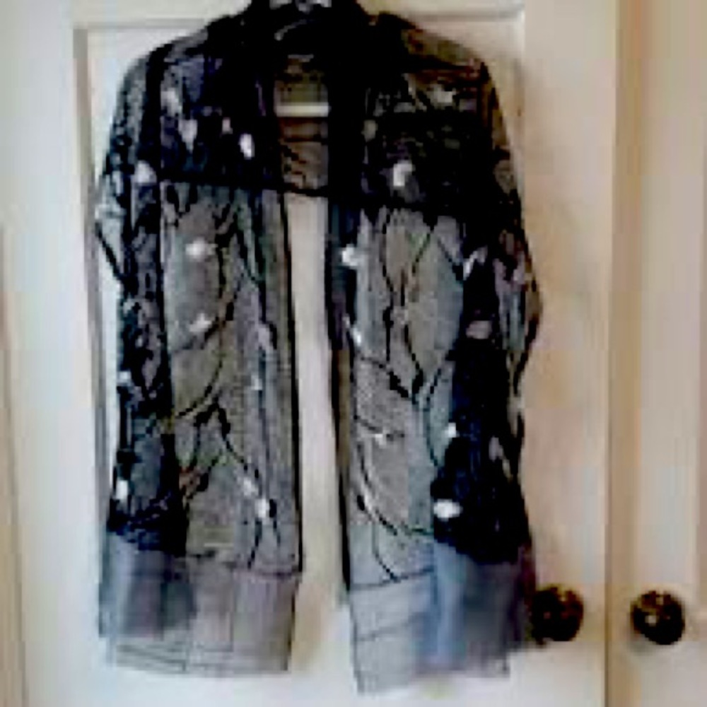 NEIMAN MARCUS BLACK WHITE FLORAL EMBROIDERED WRAP/SCARF WITH GRAY EDGING